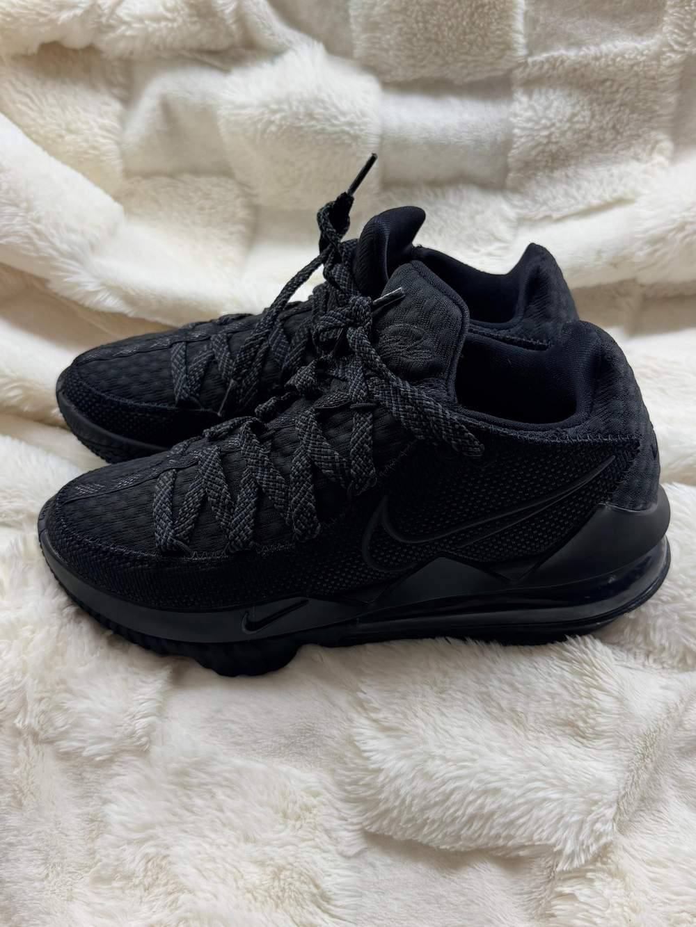 Nike Men’s Lebron 17 Low Triple Black Size 5 M No Box